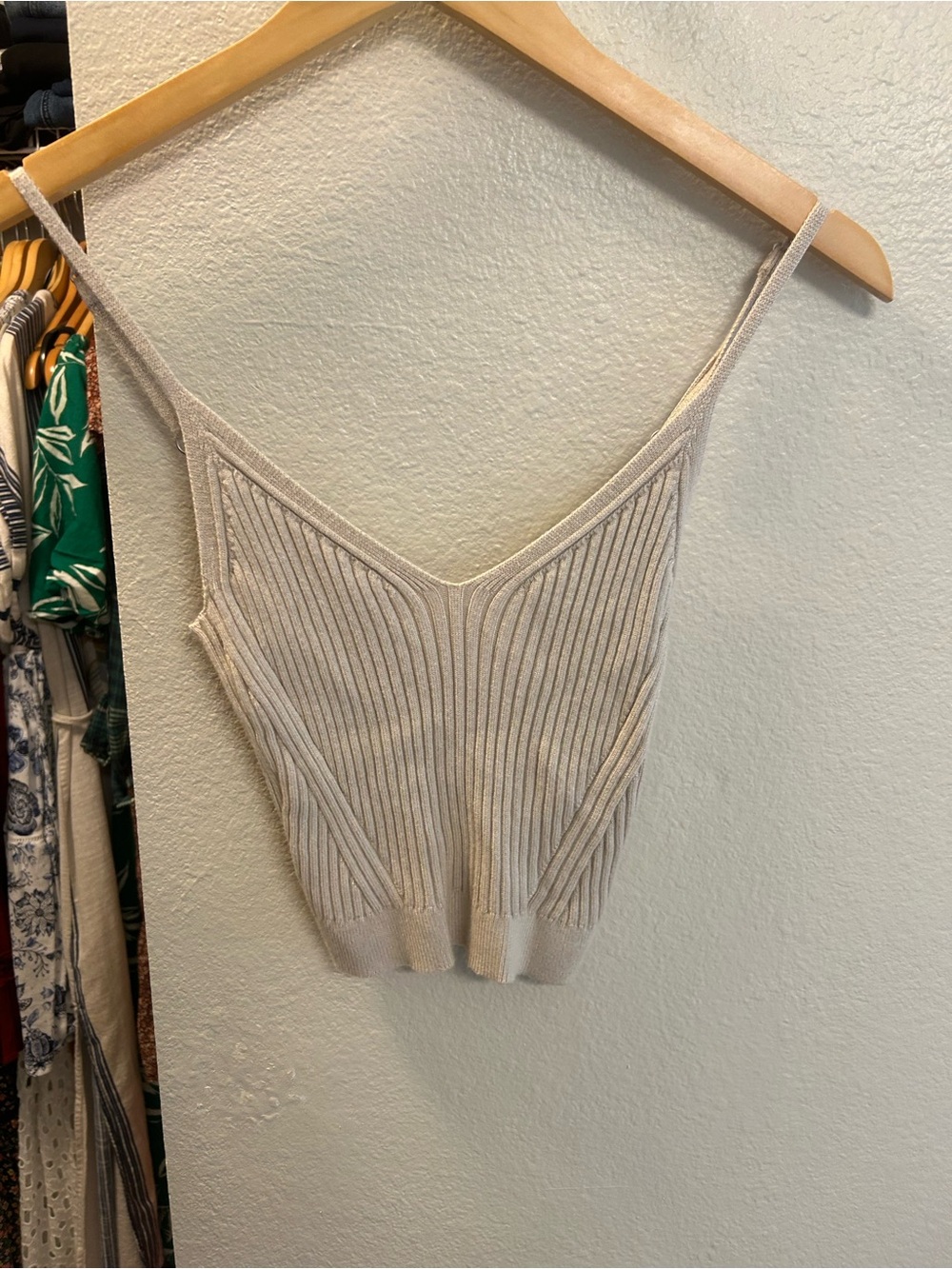 Abercrombie and fetch women’s small ribbed cream tank top